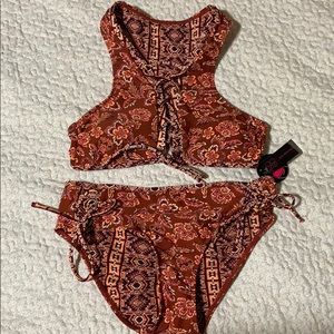 NWT No boundaries rust floral two piece